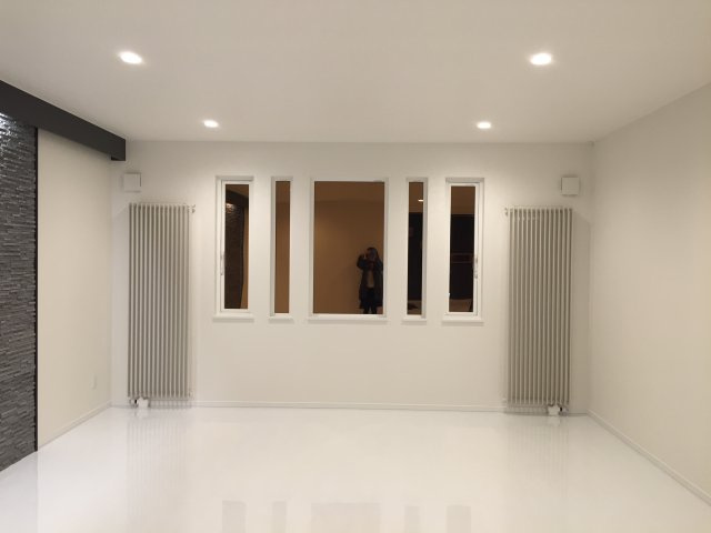 堀川町　「家は品質！」当社施工の中古住宅　2015年築　4LDKの居間・リビング|北側から南方面へのリビングの眺め　新築時