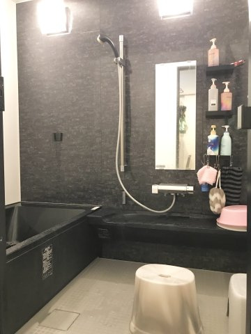 堀川町　「家は品質！」当社施工の中古住宅　2015年築　4LDKの浴室|1.25坪の大きくおしゃれなユニットバスです。