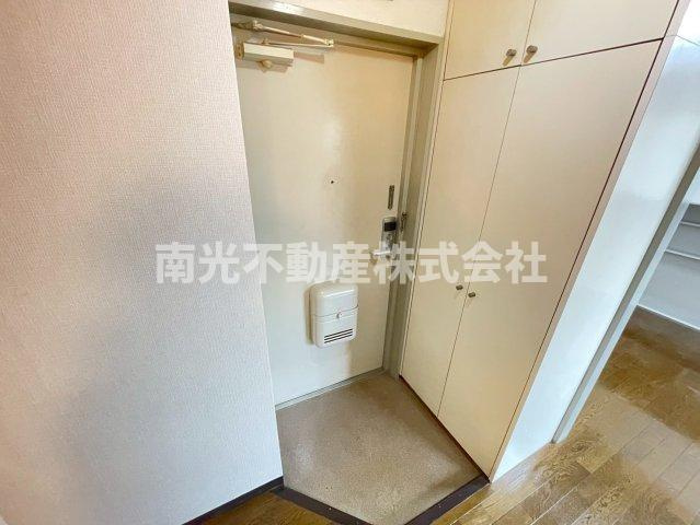 ロフティ岡田の玄関