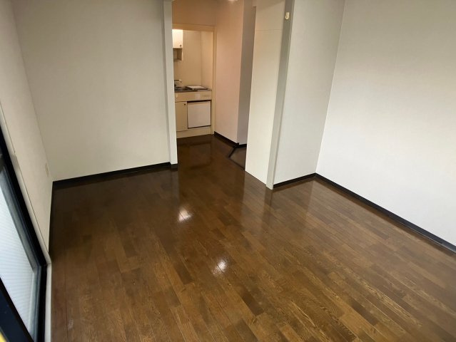 ロフティ岡田の洋室