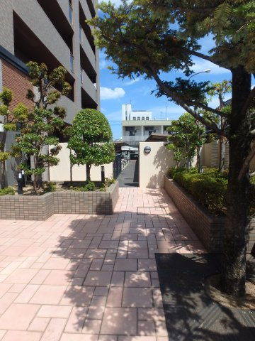 アルファステイツ倉敷駅前のエントランス