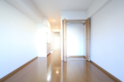 【洋室7.8帖】収納付きのお部屋★