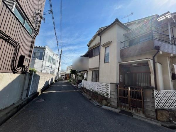 【前面道路含む現地写真】