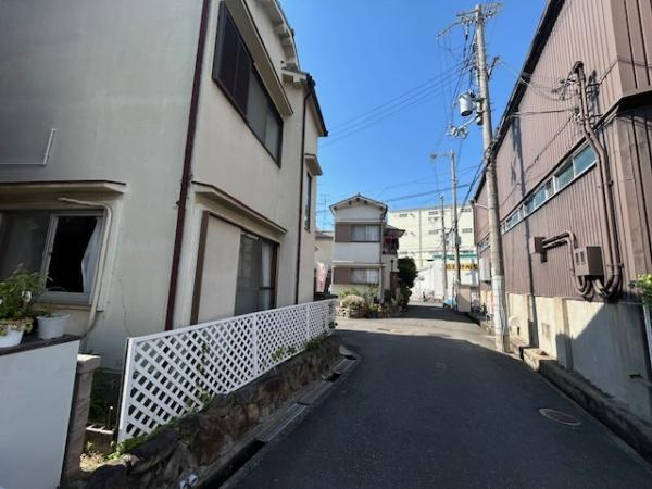 【前面道路含む現地写真】