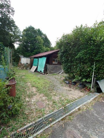 ◆緑豊かな住環境◆畑や栗の木のある広い約１００坪の敷地◆平家建◆駐車スペースあり◆京丹波町中台土橋