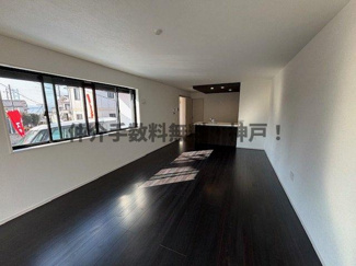 【居間・リビング】 | 神戸市垂水区舞子坂3丁目　新築戸建　仲介手数料無料！ | 使いやすいリビングです