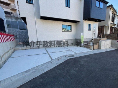 【駐車場】 | 神戸市垂水区歌敷山4丁目　新築戸建2号棟　仲介手数料無料！ | 車をお持ちの方に嬉しい駐車場付きの物件です