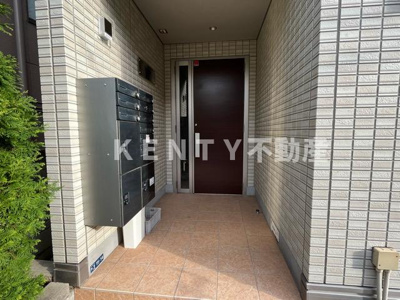 【エントランス】 | フェリシア | 清潔なエントランスです