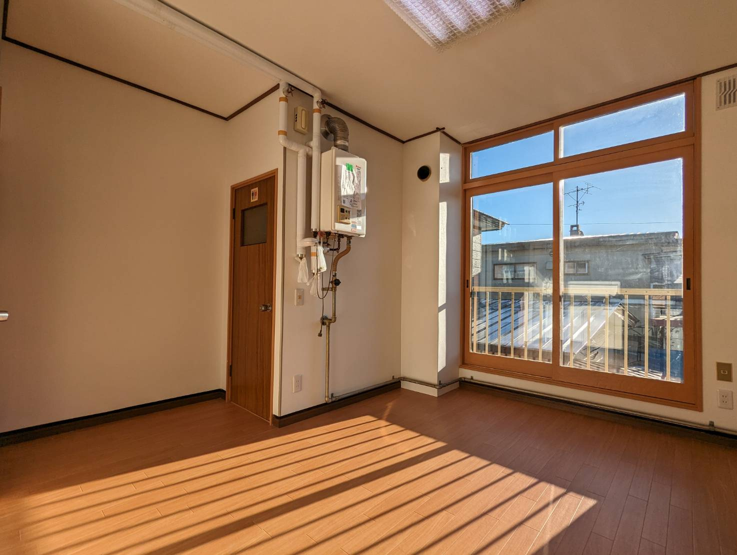 AK愛国の居間・リビング