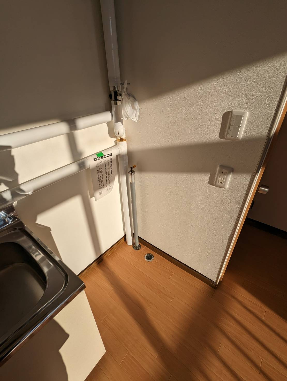 AK愛国（1階事務所・2階居室　上下セット貸し）の洗面所