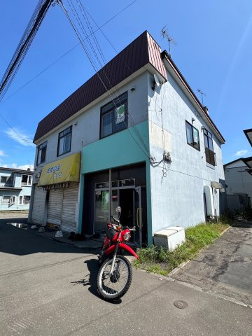 AK愛国（1階事務所・2階居室　上下セット貸し）の外観