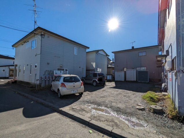 AK愛国（1階事務所・2階居室　上下セット貸し）の駐車場