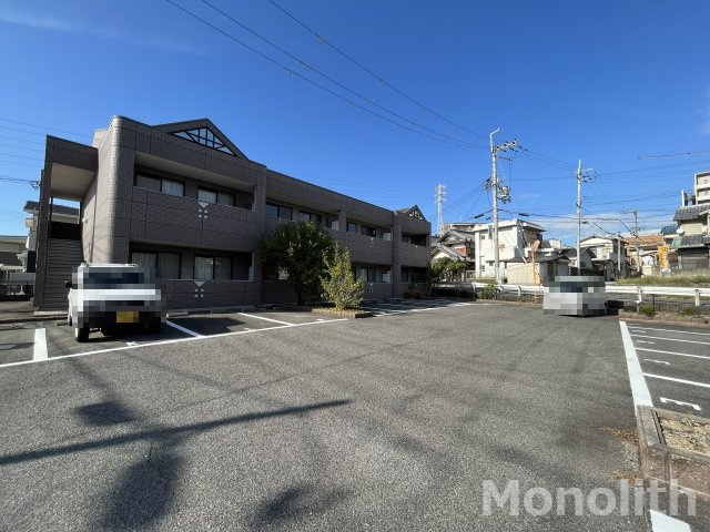 メゾンコンフォールの駐車場
