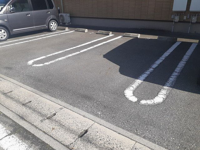 デスティニーの駐車場