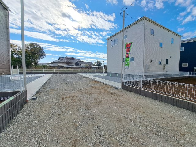 新築　前橋市二之宮町　Livele Garden.S　3号棟の前面道路含む現地写真|現地写真　北側接道幅員約3.7ｍ