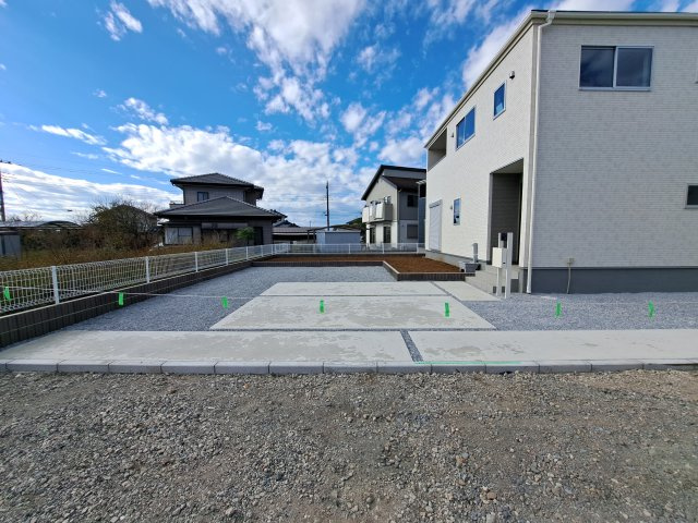 新築　前橋市二之宮町　Livele Garden.S　3号棟の駐車場|現地写真　駐車スペースは並列2台分可能です！					
