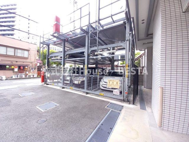 プレサンスKOBEグレンツの駐車場