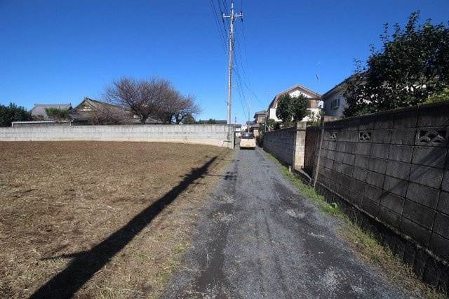 結城市結城の前面道路含む現地写真|東側道路（2021年10月撮影）