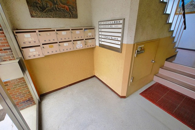 ナカタニビルのエントランス