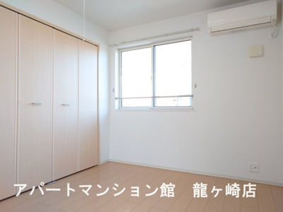 【寝室】 | リベラル　ファミリア