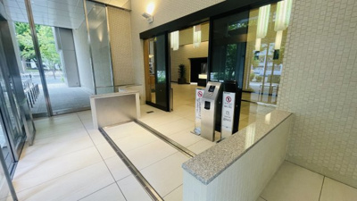 【エントランス】 | プレミストタワー大阪新町ローレルコート