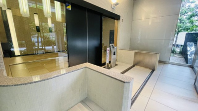 【エントランス】 | プレミストタワー大阪新町ローレルコート