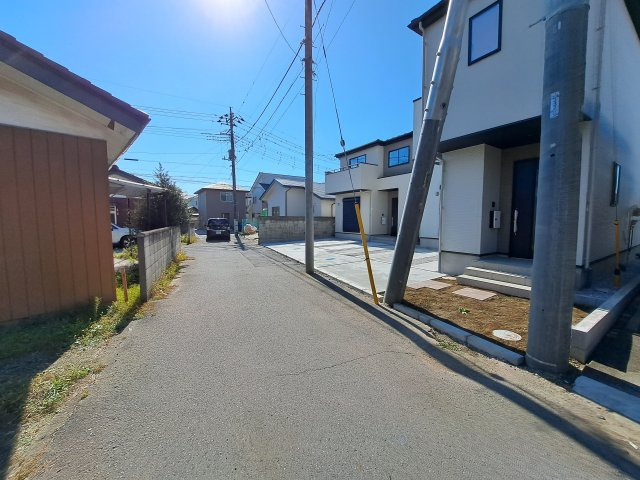 新築　高崎市芝塚町3期　1号棟の前面道路含む現地写真|現地写真　北東側接道幅員約4ｍ