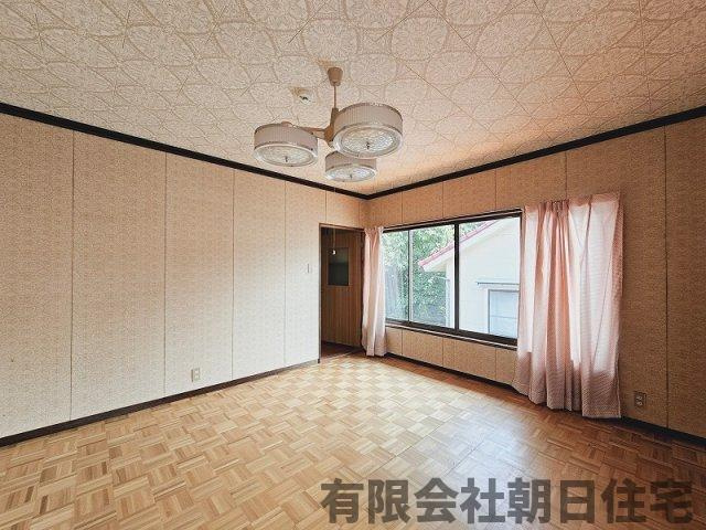 【洋室】 | 島根町加賀中古戸建 | 広々とした洋室です