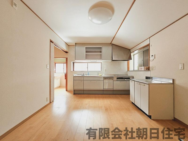 【キッチン】 | 島根町加賀中古戸建 | 採光性の高いダイニングです