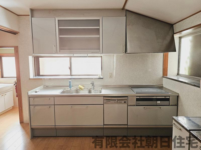 【キッチン】 | 島根町加賀中古戸建 | システムキッチンでお手入れも楽々