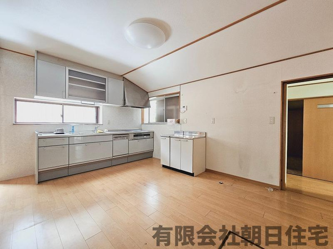 【居間・リビング】 | 島根町加賀中古戸建 | キッチンスペースはコチラ