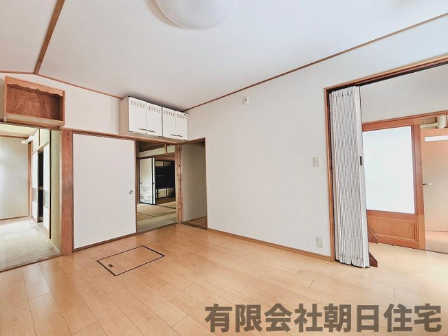 【居間・リビング】 | 島根町加賀中古戸建 | シンク側から見たダイニングです