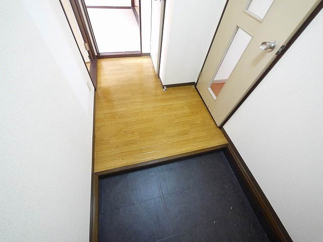 ハイツ光の玄関