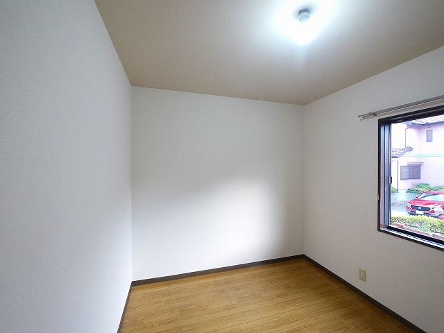 ハイツ光の洋室