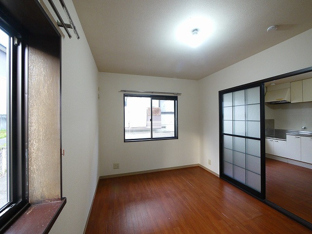 ハイツ光の洋室