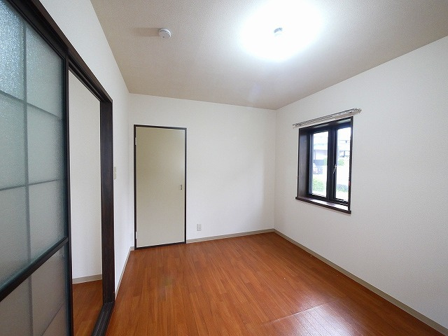 ハイツ光の洋室