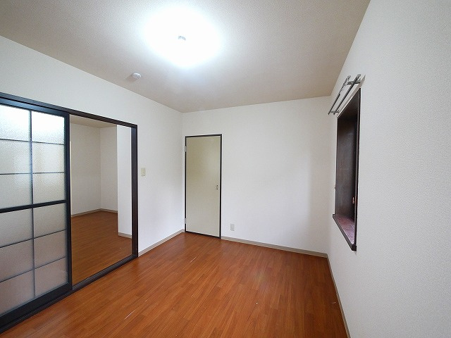 ハイツ光の洋室