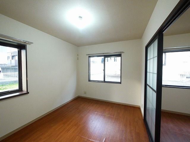 ハイツ光の洋室