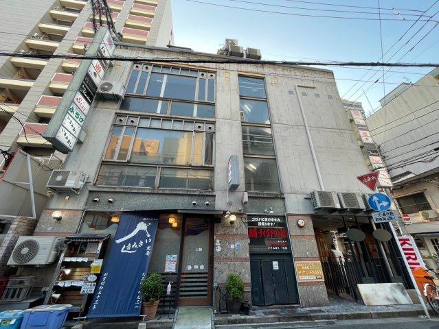 アドレスビルの外観