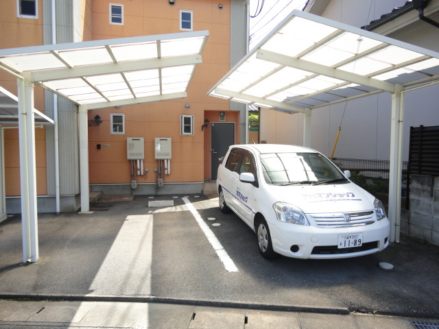 キャッスルウォールカーサ【キャッシュバック対象物件】の駐車場|駐車場があります