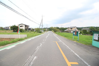 【前面道路含む現地写真】 | 日高市高岡　建築条件なし売地　JR川越線『高麗川駅』徒歩29分　【高麗小学区】