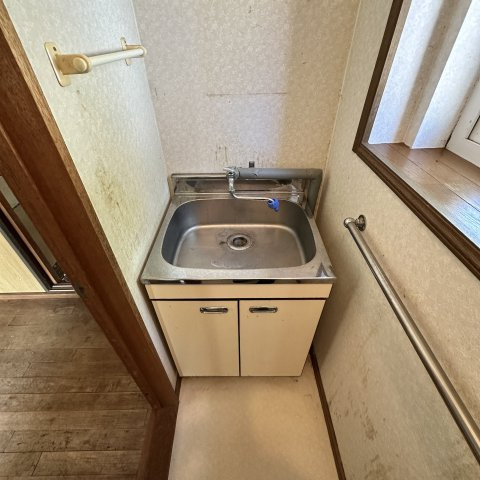 室蘭市母恋南町5丁目32-1戸建の独立洗面台