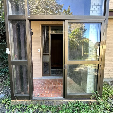 室蘭市母恋南町5丁目32-1戸建の玄関