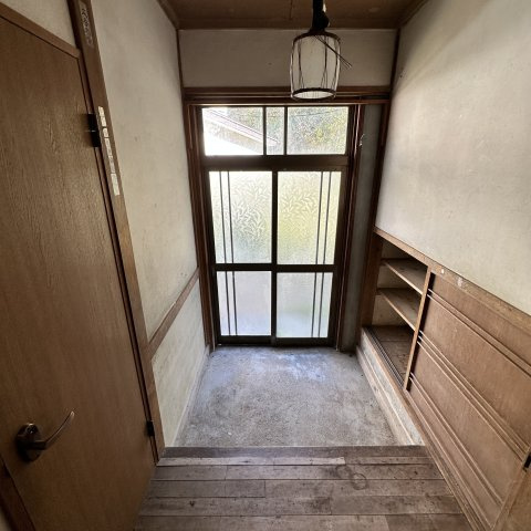 室蘭市母恋南町5丁目32-1戸建の玄関