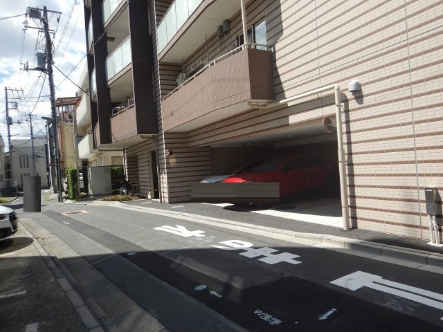アーデル曳舟マークイーストの駐車場