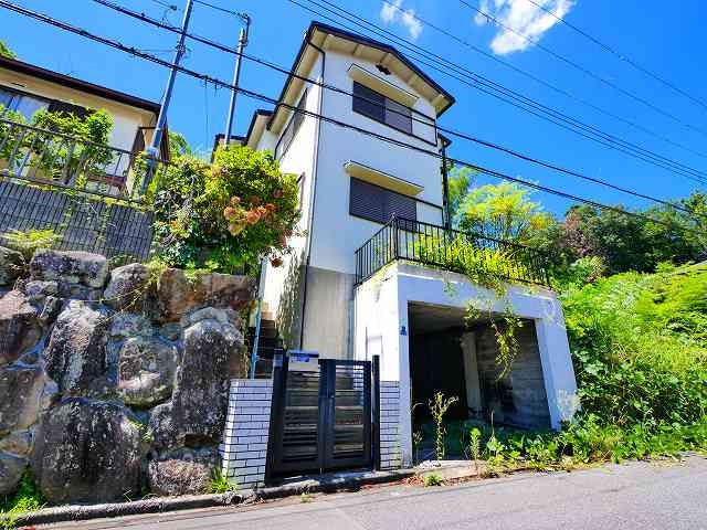 富雄泉ヶ丘 戸建の外観|外観もきれいです