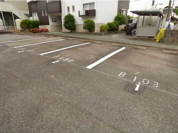 パープルシャトーB棟　　　刈谷市の賃貸ならクラスホーム刈谷店の駐車場