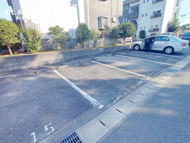 パープルシャトーB棟　　　刈谷市の賃貸ならクラスホーム刈谷店の駐車場