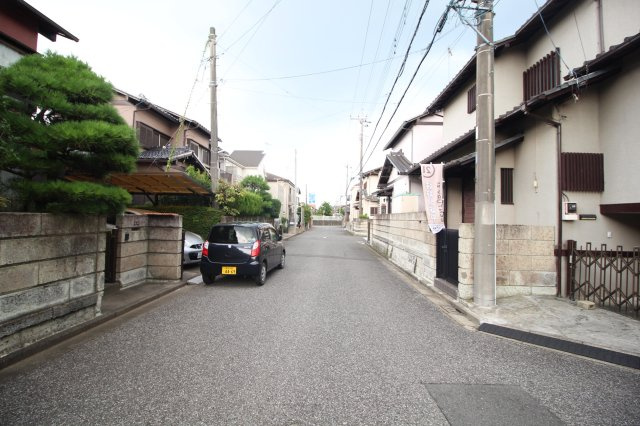 日高市高萩　建築条件なし売地　JR川越線『武蔵高萩駅』徒歩10分　【高萩小学区】の前面道路含む現地写真