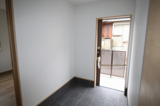 神田　中古戸建　（未入居物件）の玄関|玄関ホール